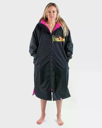 Must-Have dryrobe Advance Long Sleeve Poncho REMIX Schwarz Pink Camo - M