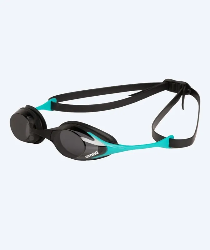 Arena Schwimmbrille - Cobra SWIPE Smoke - Schwarz/Hellblau Rabatt